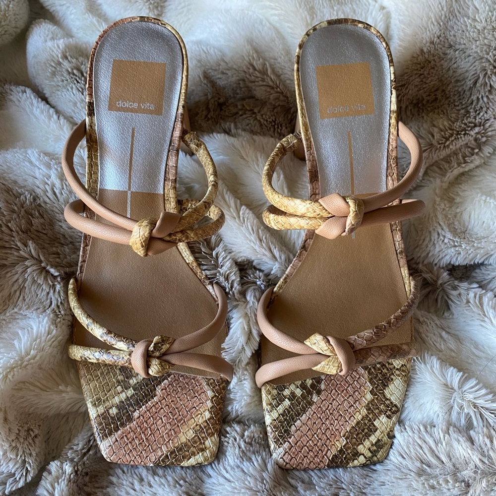 NWOT Dolce Vita Parris Sandal